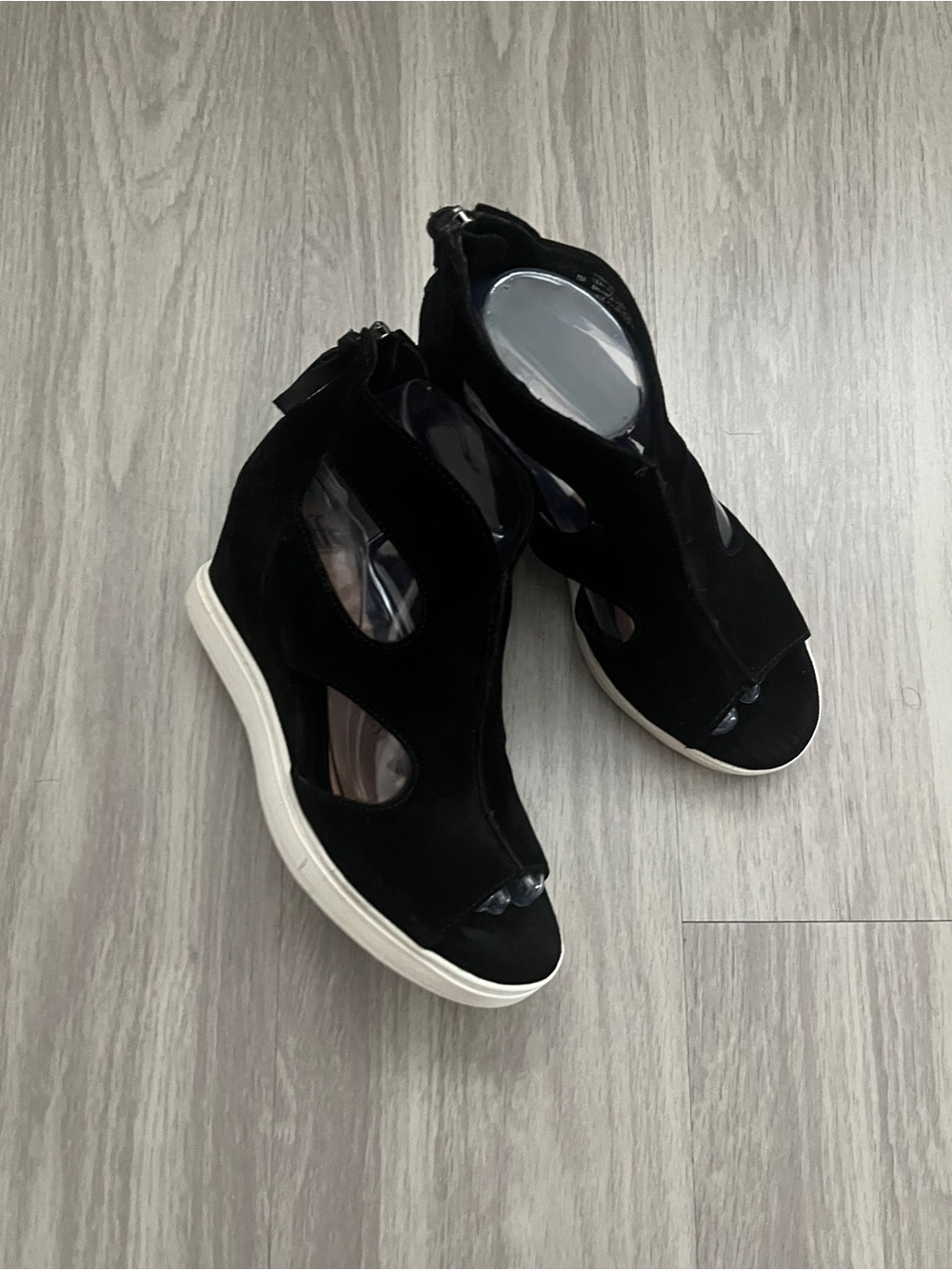 Sofft Black Suede Cutout Wedge Sneakers Peep Toe Zip Shoes Women’s 7M